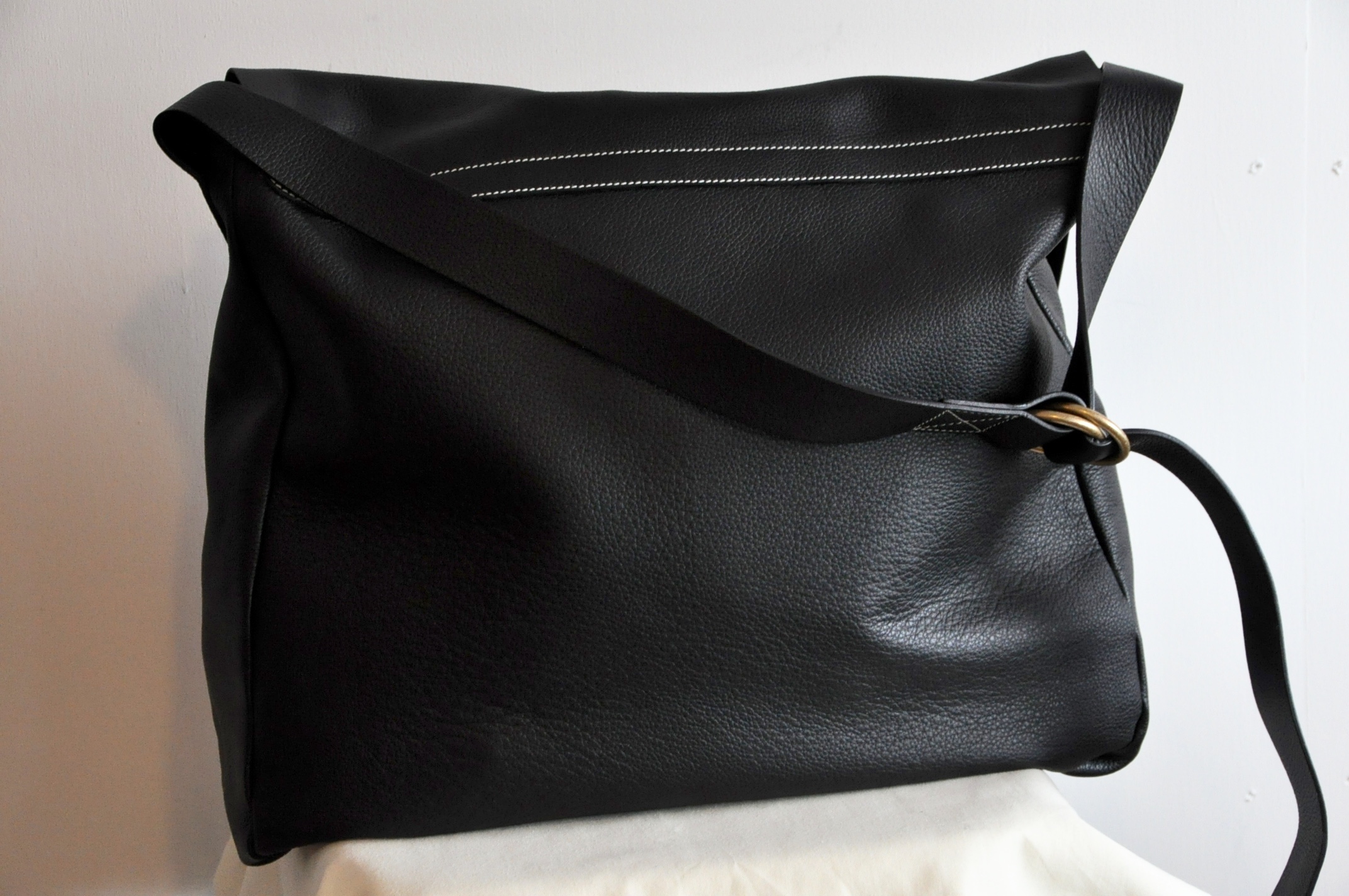 comoli ×cisei leather shoulder  bag
